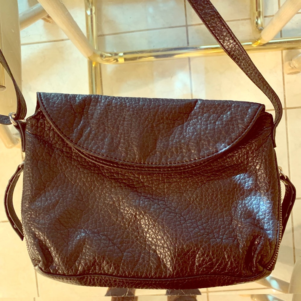 Beautiful leather black crossbody!